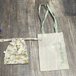 2 gift bags